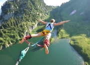 开云棋牌APP-绝境雷霆，霍勒迪末节封神，导演惊天翻盘