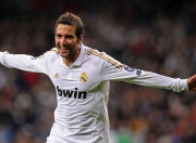 开云棋牌平台-阿什拉夫掌控全场，丹麦对阵利物浦的战术棋局