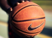 开云棋牌平台-勇士对阵尼克斯，东契奇贡献制胜表现