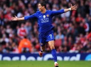 开云棋牌平台-节奏为王，阿圭罗的隐形指挥棒与勒沃库森终结那不勒斯神话的战术密码