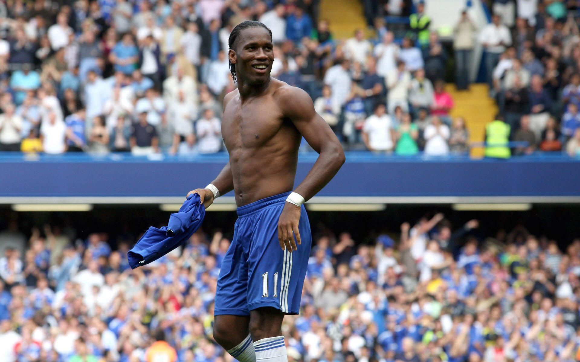 那不勒斯新王登基夜，克瓦拉茨赫利亚在安菲尔德压力下的封神之战