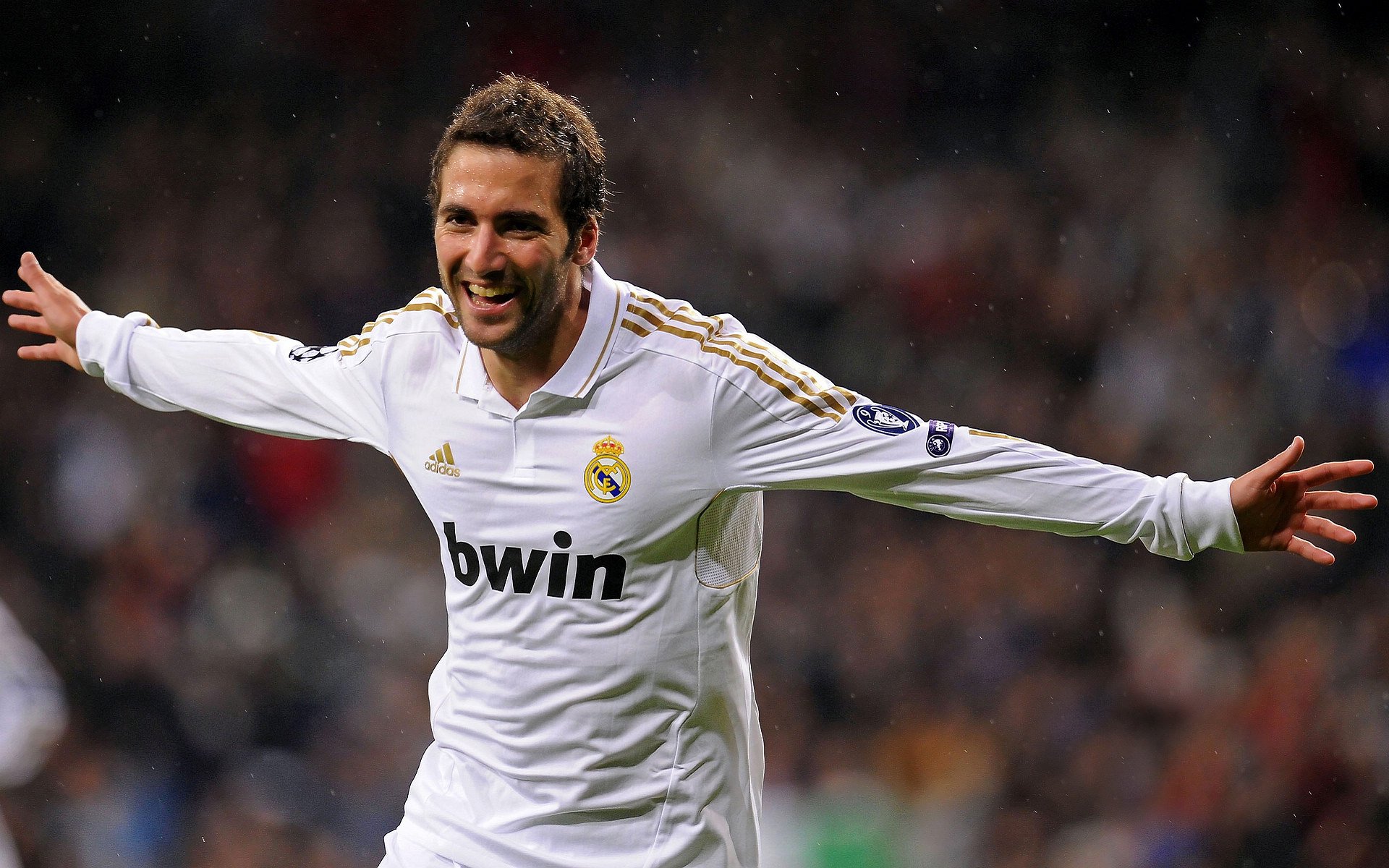 皇马鏖战英格兰，戈麦斯关键制胜